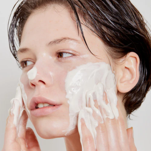 Revitalisez votre peau grâce à SKIN 1004 Madagascar Centella Tea-Trica BHA Foam