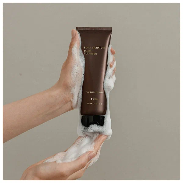 Revitalisez votre peau grâce à OTTIE – Black Signature Foam Cleanser